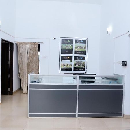 Oyo 24200 Bahri Beautiful Country Ayyampālaiyam Exterior foto